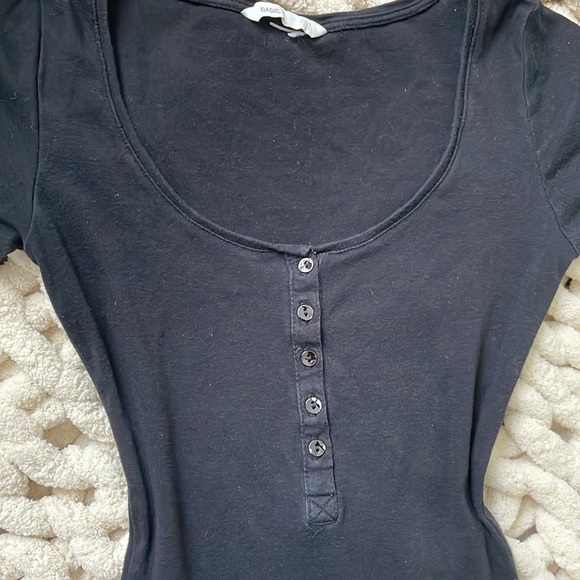 Black basic Henley tee w 5 button front waist length FITTED shape free tee gift - Picture 6 of 12